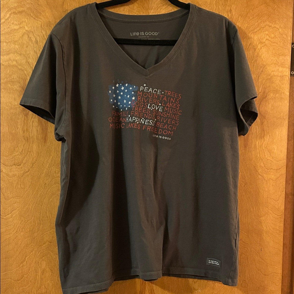 Life is Good Women’s XXL Crusher Tee V-Neck T-Shirt with Flag Text Graphic